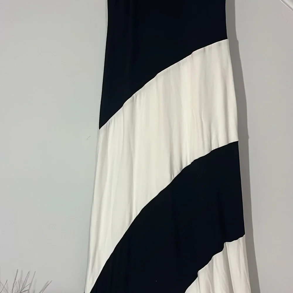PattyBoutik Black and Cream Halter‎ Maxi Sundress - Picture 6 of 10